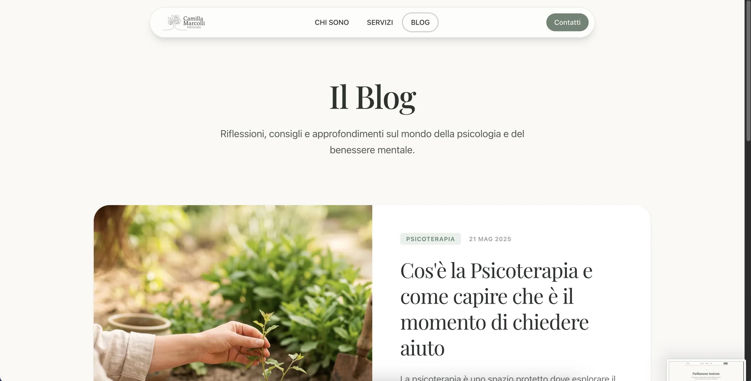 La pagina contatti mette il modulo accanto a recapiti diretti e indirizzi dei due studi.